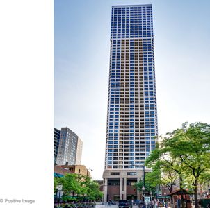 1030 N State St APT 28M