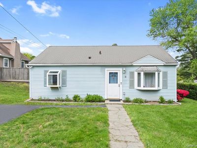 8 Cayuga Drive