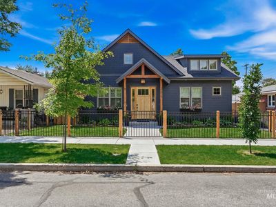 2611 W Woodlawn Ave
