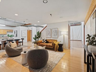 530 E 8th St Suite 207