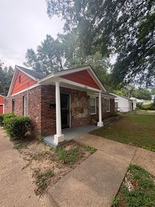 1049 Haynes St