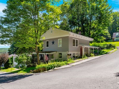 712 W Locust St