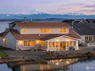 4121 Saltspring Drive