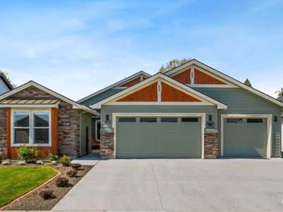 675 W Cedarburg Dr