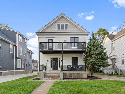 1942 Hudson Ave