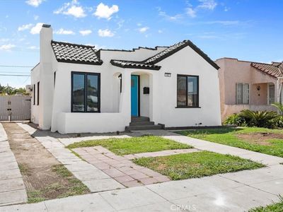 5820 S Van Ness Ave