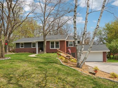 W279N2140 Prospect AVENUE