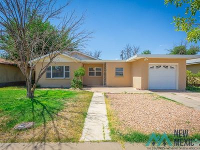 2002 W 1st St