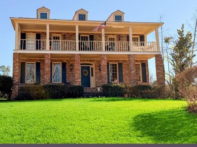 123 Lakeview Ct
