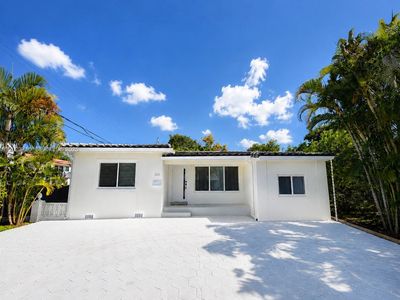 4220 SW 14th St