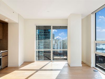 121 Stewart Street #1605