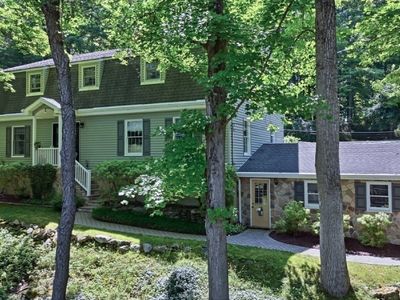 11 Cedar Lake Rd