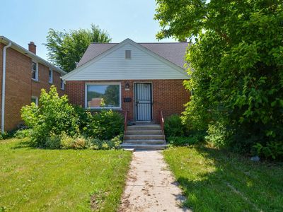 4623 W Fond Du Lac AVENUE