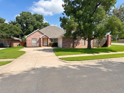 1876 Helen Ln