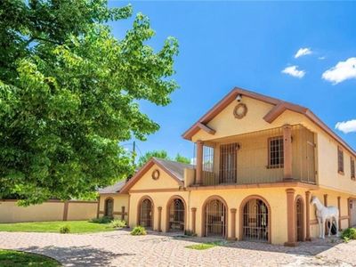 3211 W Sugar Cane Dr