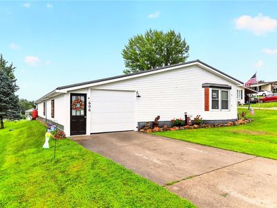 606 Lark Ln