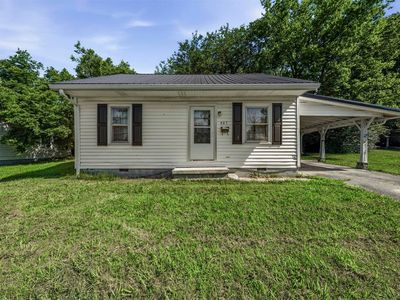 405 W Locust St
