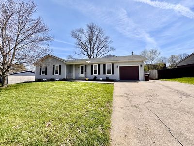 2220 Redbud Ln