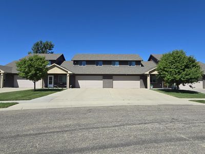Property at 904 Villa Dr, Aberdeen, SD