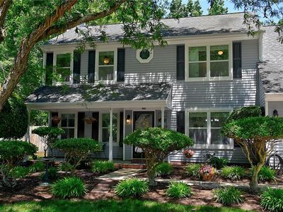 608 Woodcott Dr