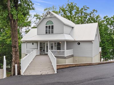 Property at 520 Yacht Dr, Grand Rivers, KY