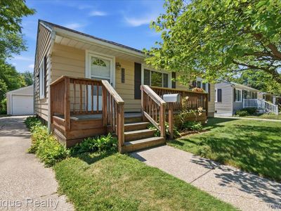 1524 Sanborn St