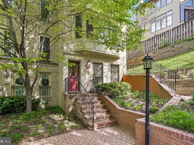 4607 Macarthur Blvd NW Unit B