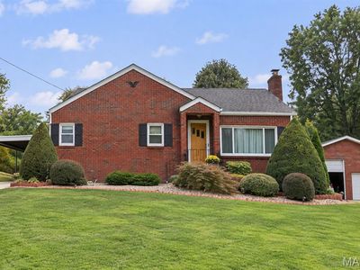 110 E Country Ln