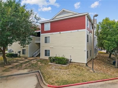 521 SW Parkway #303