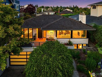 1910 Edgemont Place W