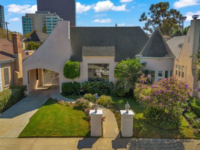 6526 Lindenhurst Ave