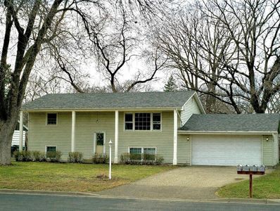 7410 Melody Dr NE