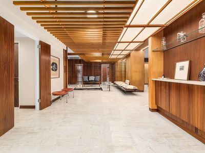 176 E 71st St APT 2F