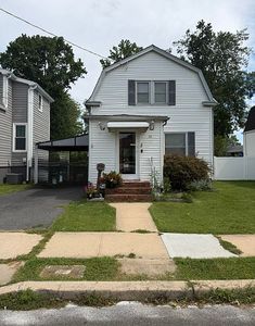 32 3rd St