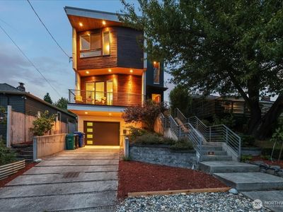 4113 Palatine Avenue N