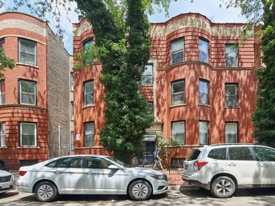 700 W Cornelia Ave APT 3E