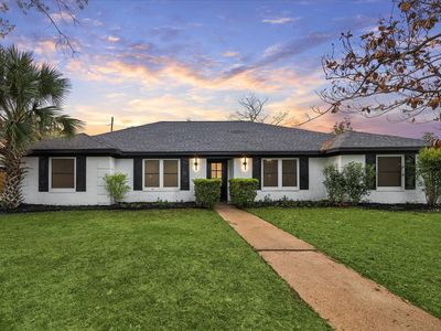 210 Weeping Oak Ln