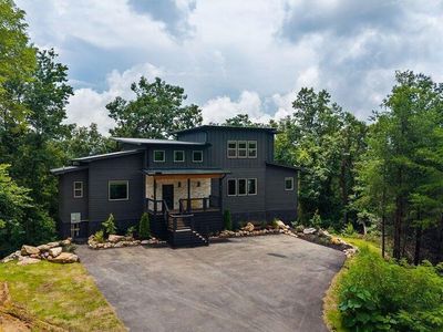 1870 Mountain Ash Way