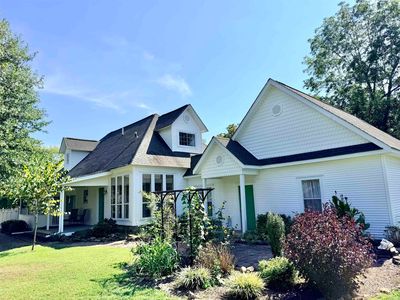 901 Main St