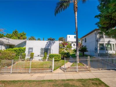 2111 Aaron St