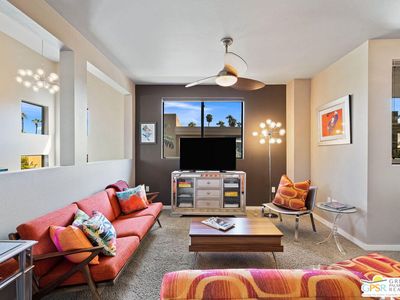 930 E Palm Cyn #204