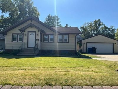 3308 Woodland Ave