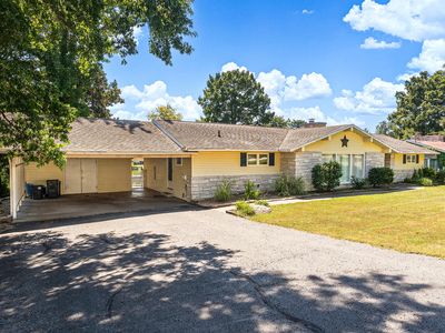 1613 Tina Dr