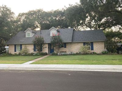 402 Town And Country Dr