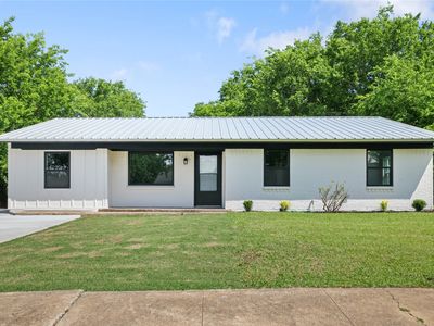 401 E Kansas St