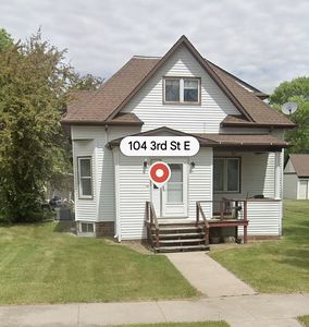 104 3rd St E