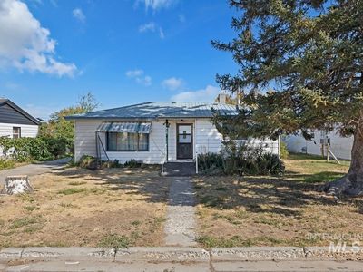 812 9th Ave E