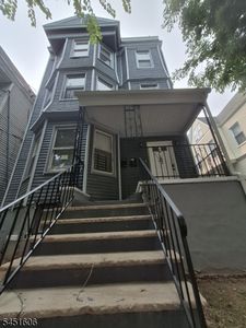 63 S 7Th St