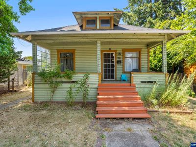 263 17th St SE