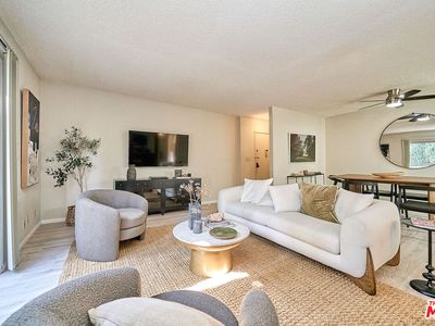 5437 Corteen Pl APT 212